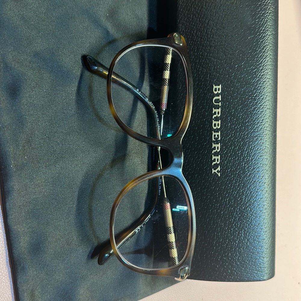 Modern Burberry woman’s eyeglasses